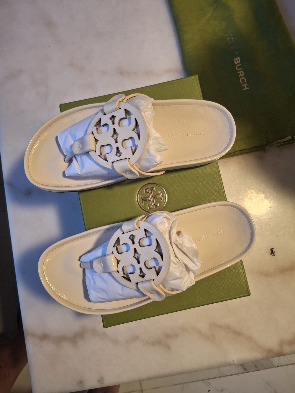 Tory Burch Patent Leather Logo Thong Sandals in Ivory - Picture 2 of 9